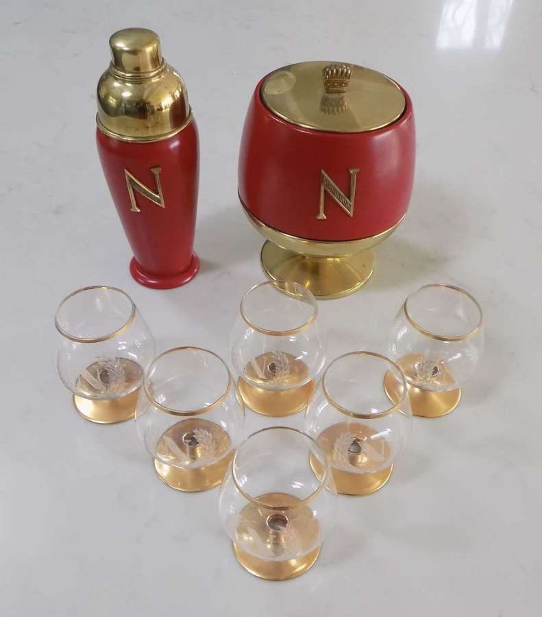 Red lacquered cocktail set